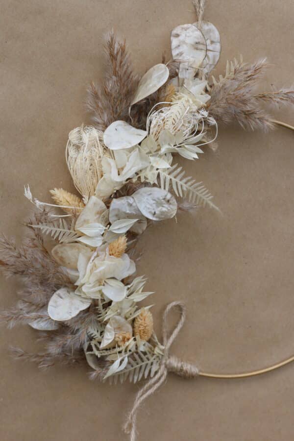 Couronne de fleurs séchées blanche "Taille S" – Image 2