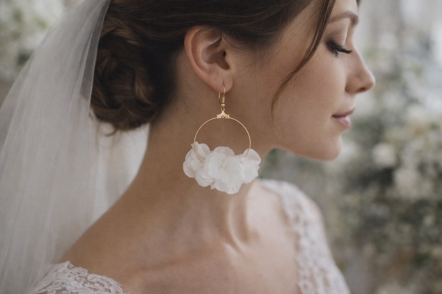 Boucles d'oreilles "hortensia" blanc – Image 2