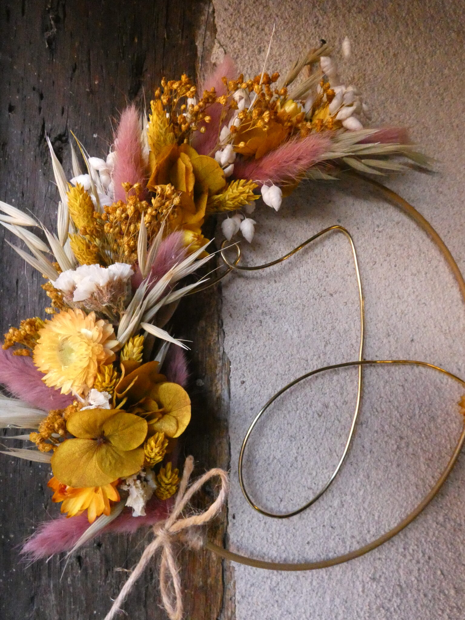 Couronne de fleurs séchées personnalisable avec une lettre