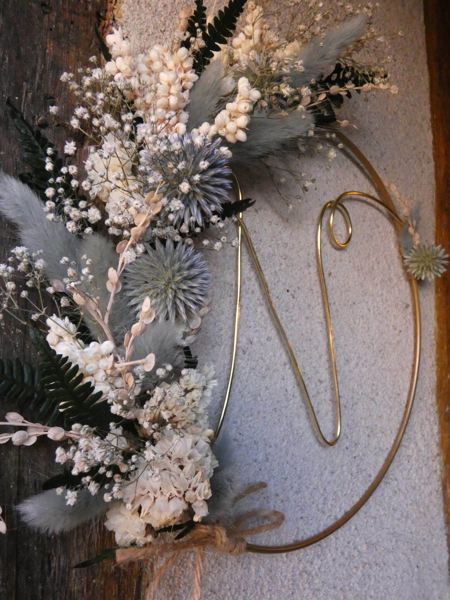 Couronne de fleurs séchées personnalisable avec une lettre – Image 2