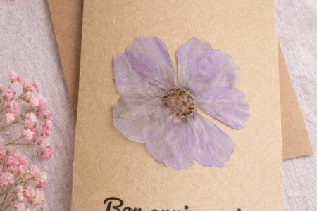 Carte d'anniversaire faite main avec fleurs